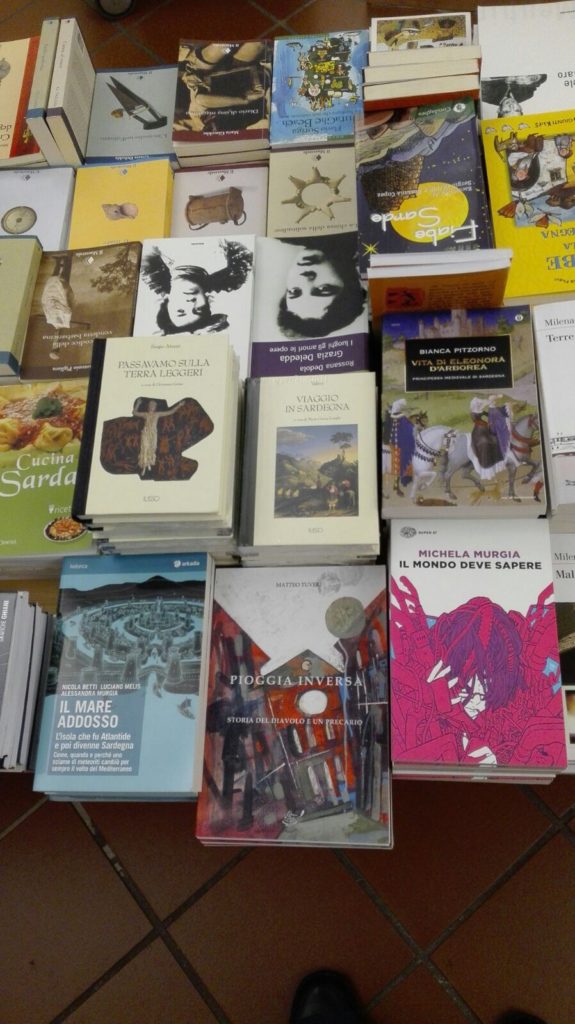 Pioggia inversa alla Libreria Hemingway di Villasimius (Cagliari).